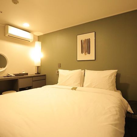 The Hotel Young Inn Сеул Екстериор снимка