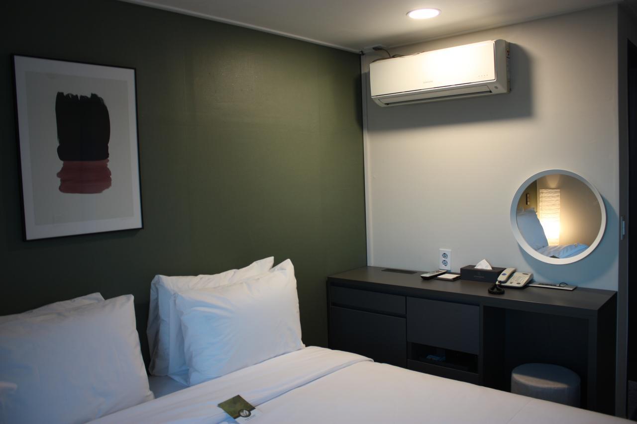 The Hotel Young Inn Сеул Екстериор снимка