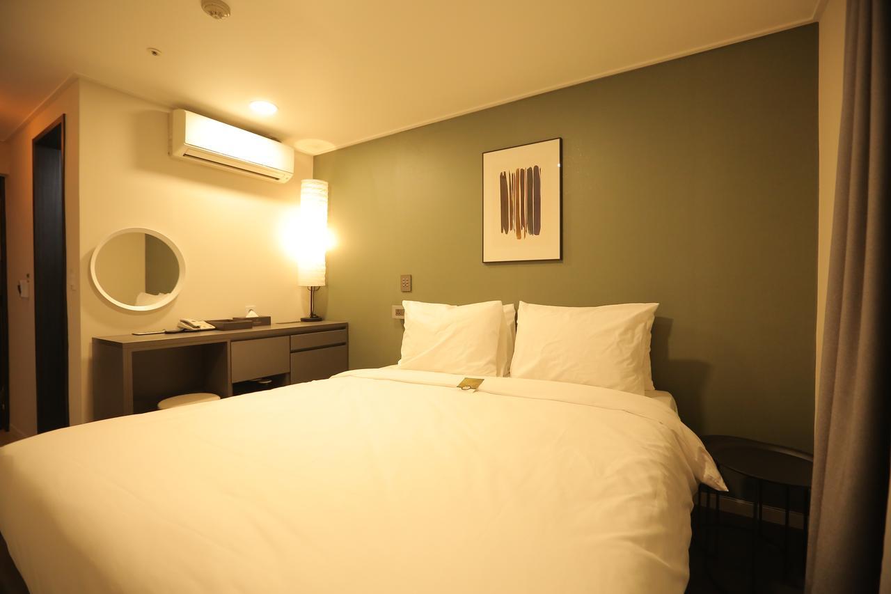 The Hotel Young Inn Сеул Екстериор снимка