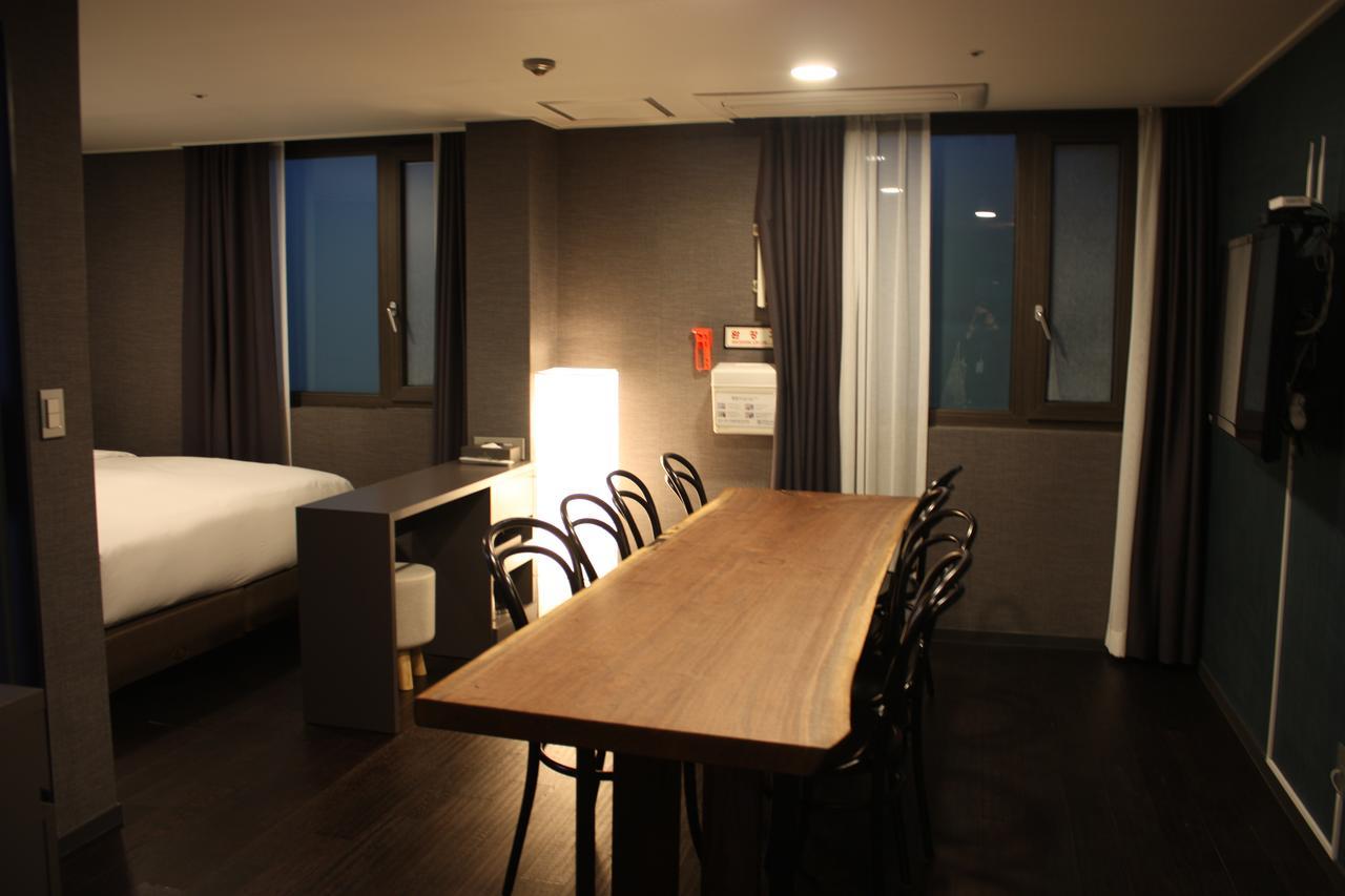 The Hotel Young Inn Сеул Екстериор снимка